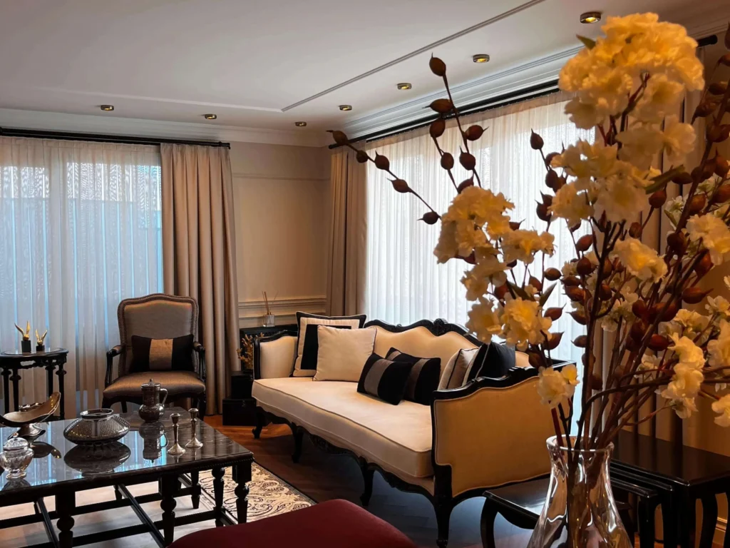 Grand living room design utilizing a high-contrast black and white furniture layout.
